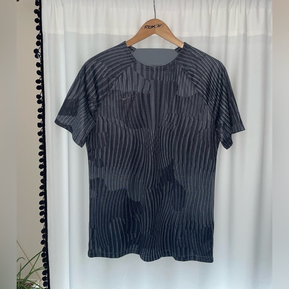 NWOT Nike dri fit academy pro short sleeve t men’s M medium gray soccer tee top
